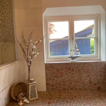 Gemuetliches Mit Kleinem Garten In Lage *
