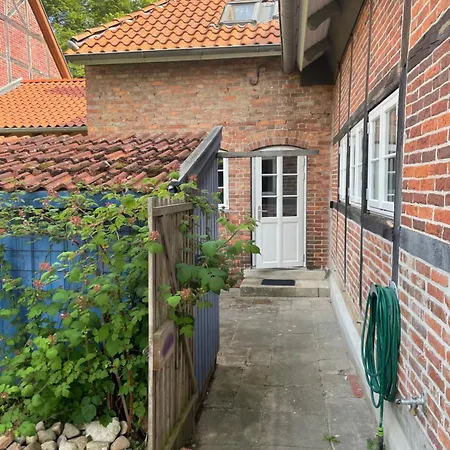 Gemuetliches Mit Kleinem Garten In Lage