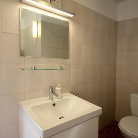 Apartment Gemuetliches Mit Kleinem Garten In Lage *
